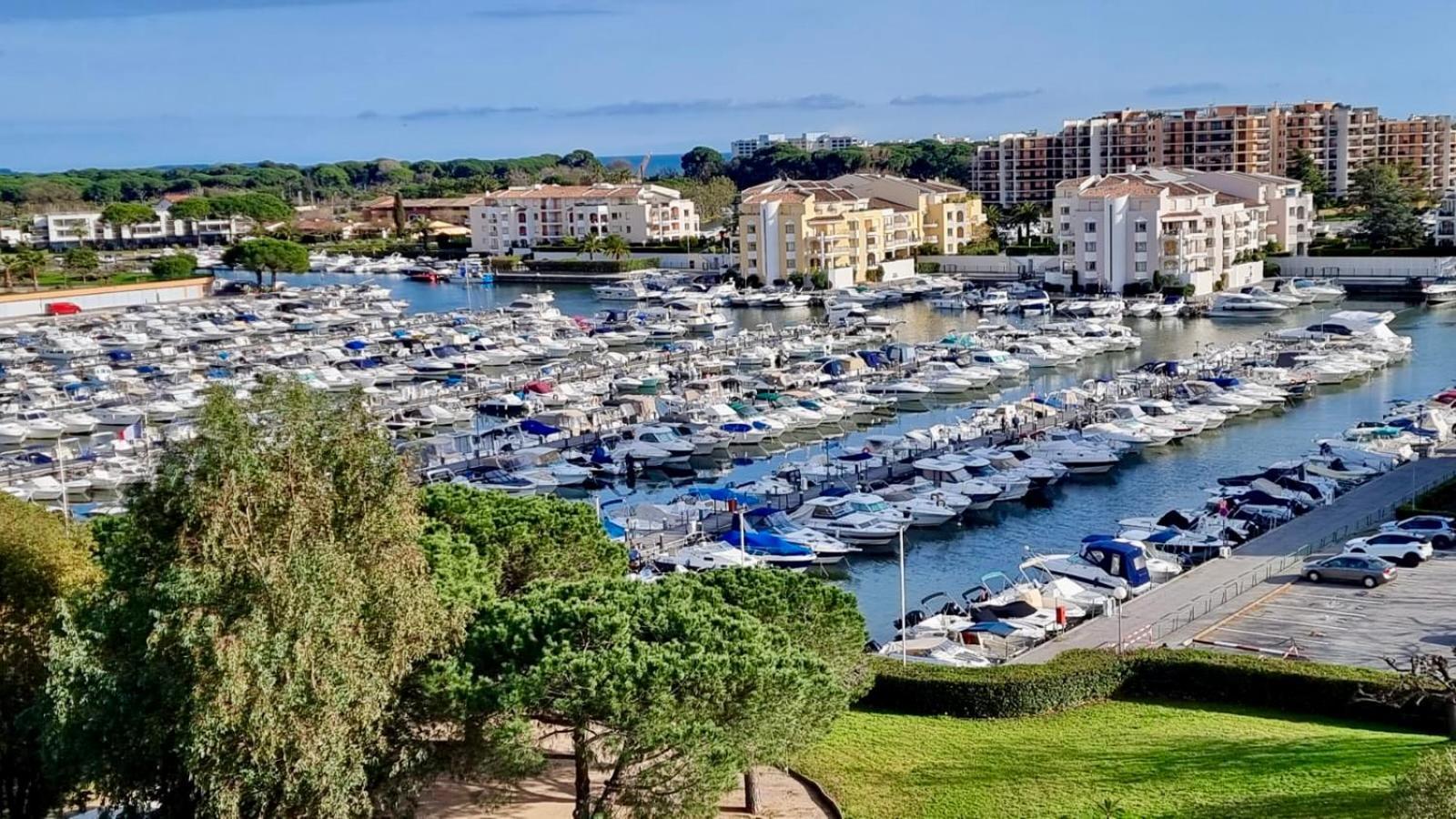Studio Avec Vue Sur Marina Et Mer - 2 Adultes Et 1 Enfant Maximum Mandelieu La Napoule Luaran gambar