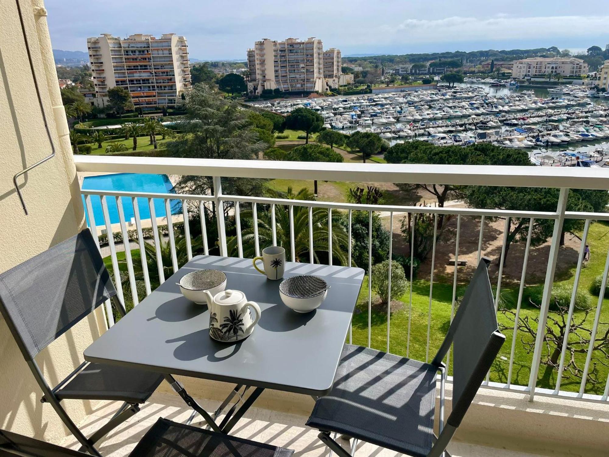 Studio Avec Vue Sur Marina Et Mer - 2 Adultes Et 1 Enfant Maximum Mandelieu La Napoule Luaran gambar