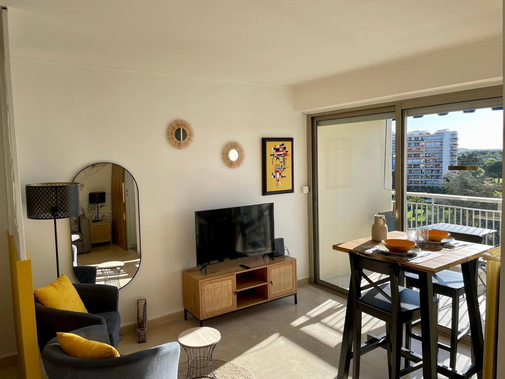 Studio Avec Vue Sur Marina Et Mer - 2 Adultes Et 1 Enfant Maximum Mandelieu La Napoule Luaran gambar